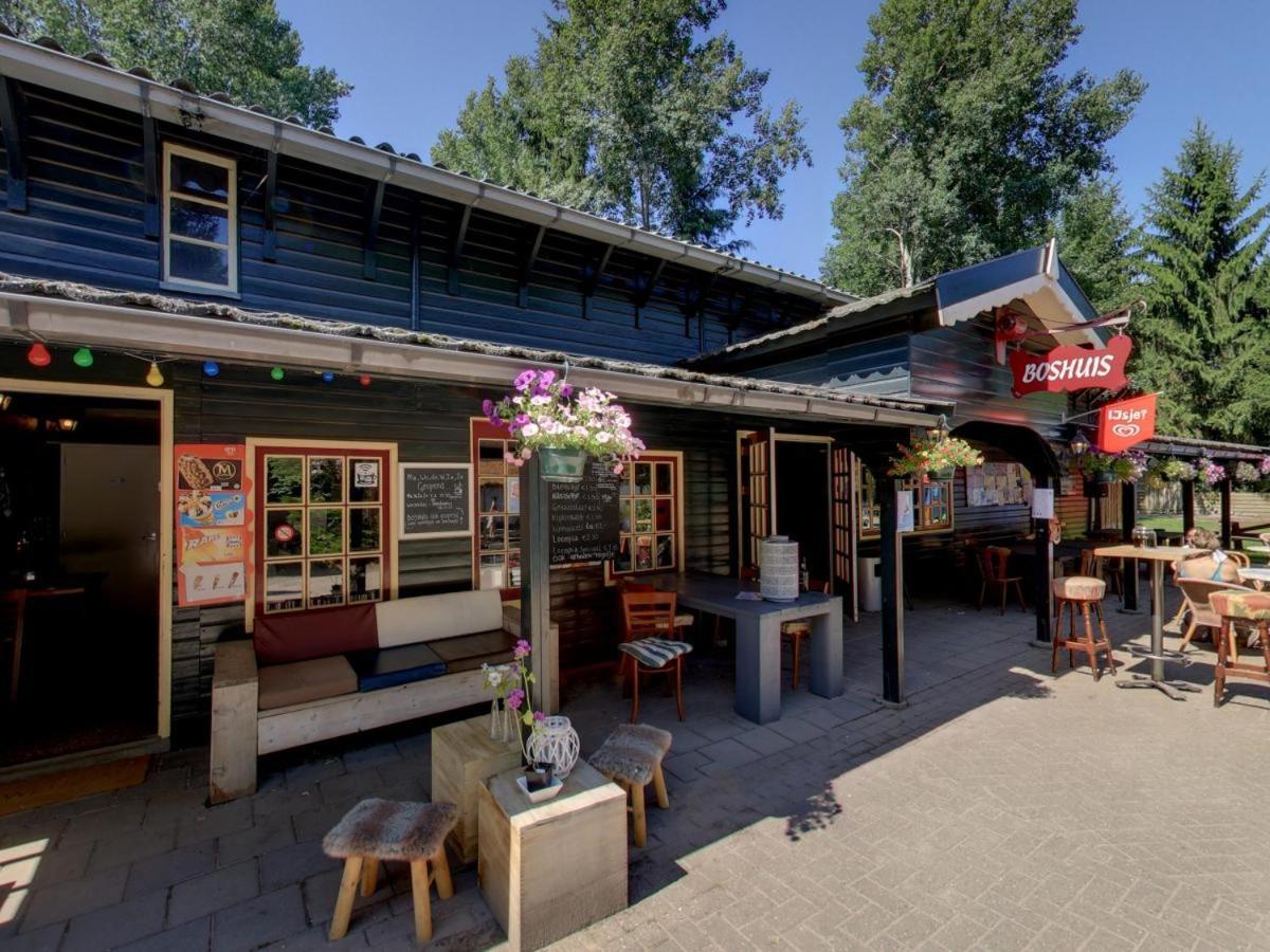 Sfeervolle Chalet Met Terras, H14 De Veldkamp, Epe, Voor 4 Personen Villa Luaran gambar