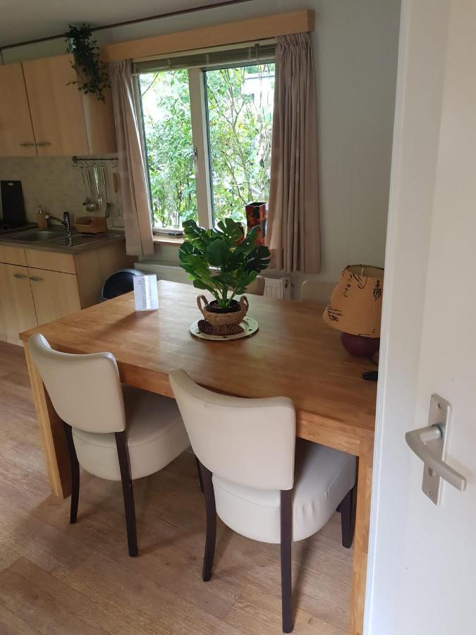 Sfeervolle Chalet Met Terras, H14 De Veldkamp, Epe, Voor 4 Personen Villa Luaran gambar