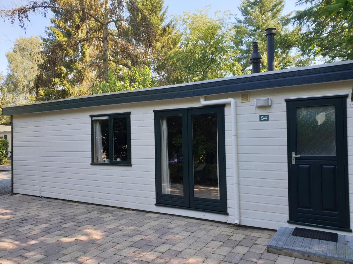 Sfeervolle Chalet Met Terras, H14 De Veldkamp, Epe, Voor 4 Personen Villa Luaran gambar