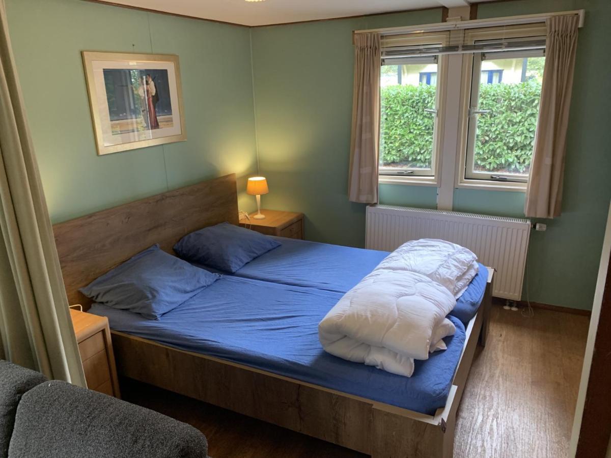 Sfeervolle Chalet Met Terras, H14 De Veldkamp, Epe, Voor 4 Personen Villa Luaran gambar